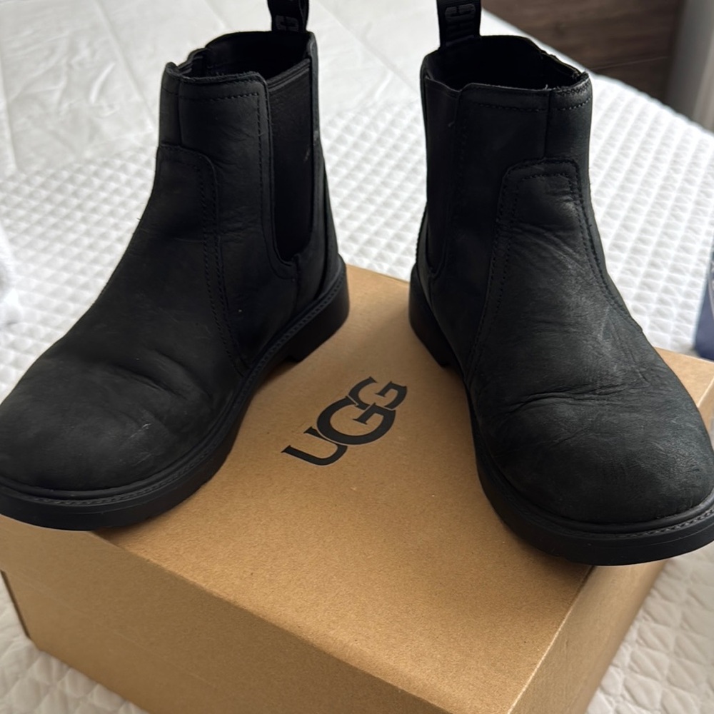 UGG Men's Black Chelsea Leather Boots